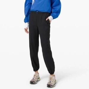 Lululemon Essential Affinity Mid Rise Joggers Black 4